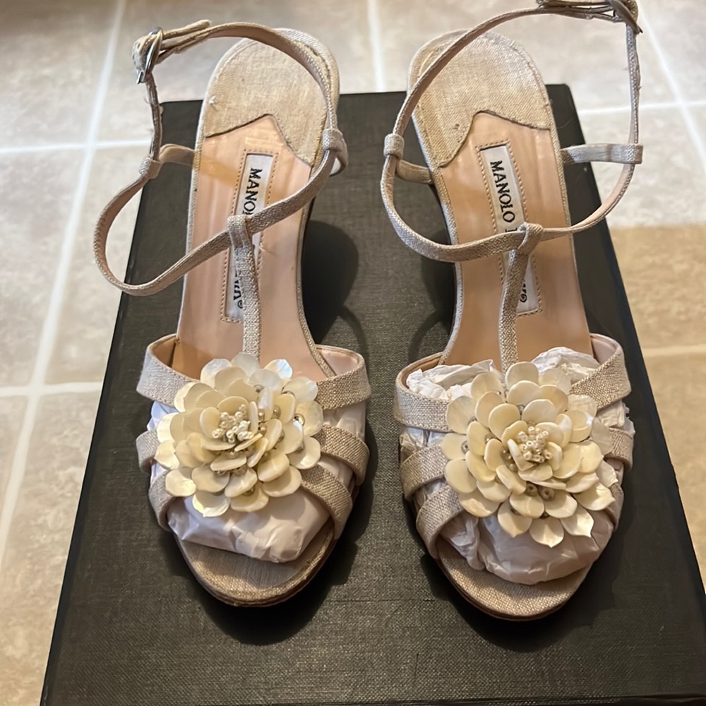 Manolo Blahnik floral t-strip sandals size 35.5